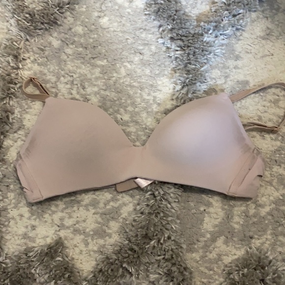 Two bras with no wire - Picture 3 of 3